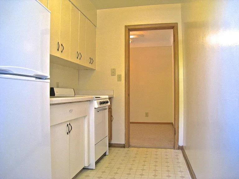 Ford Parkway Apartments — Photo 8