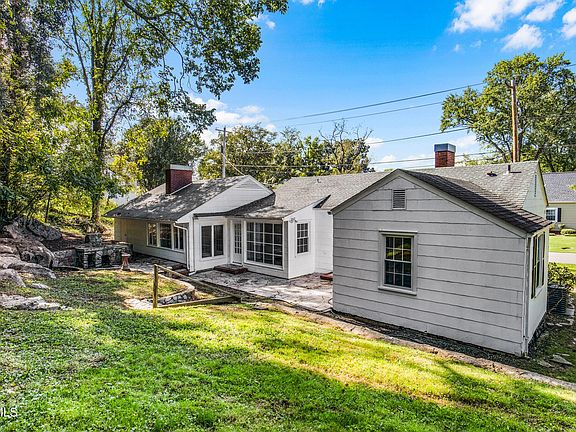5th image of 3269 Ashley St