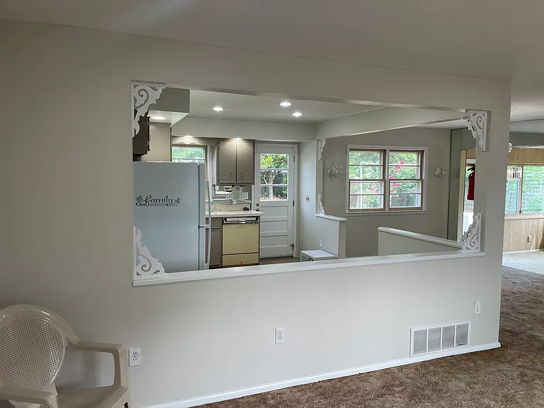 887 Royal Ln — Photo 9