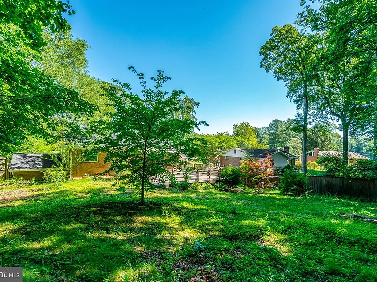 8527 Parliament Dr — Photo 42