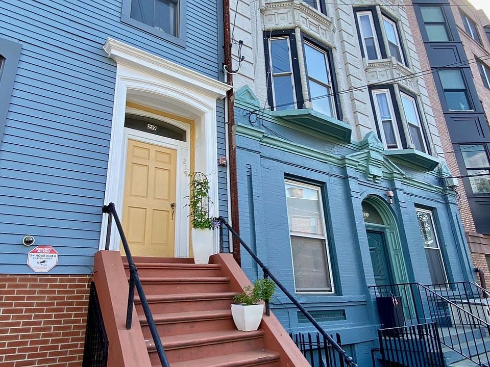 1st image of 221 4th St APT 4L