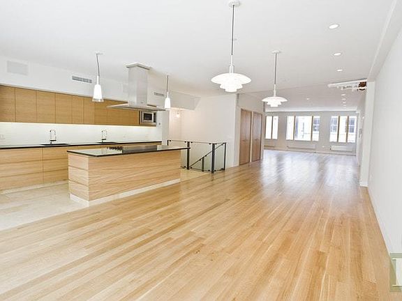 3rd image of 460-462 West Broadway