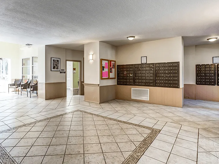 Lexington Club at Vero — Photo 16