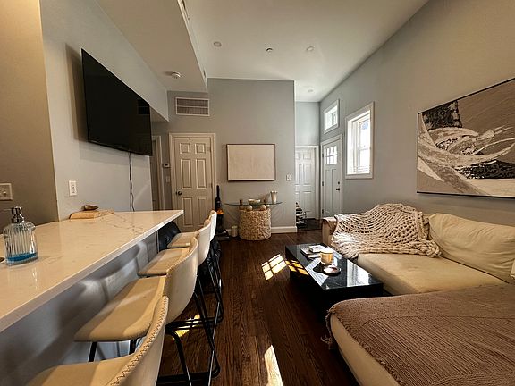 2nd image of 109 Endicott St APT 1