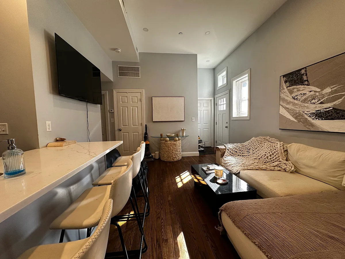 Building Photo - 109 Endicott St #1