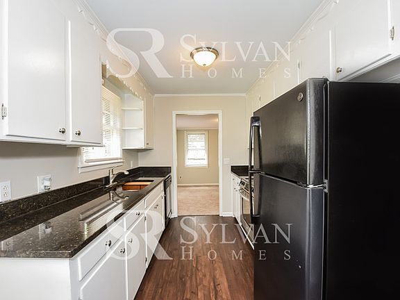 5th image of 932 Howard St