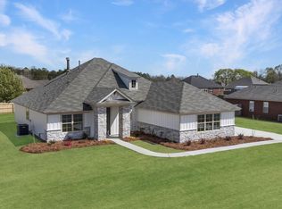 96 Cotton Terrace Dr, Deatsville, AL 36022