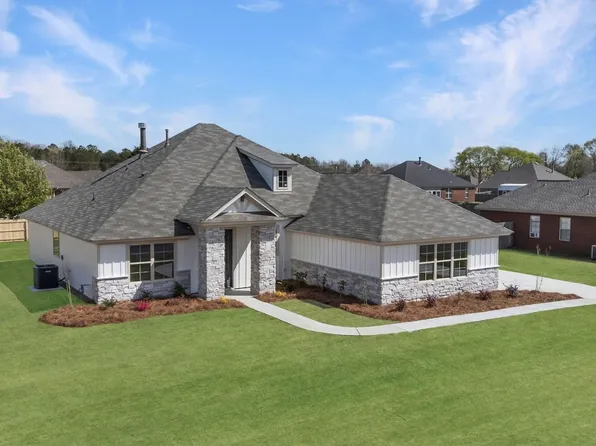 96 Cotton Terrace Dr, Deatsville, AL 36022