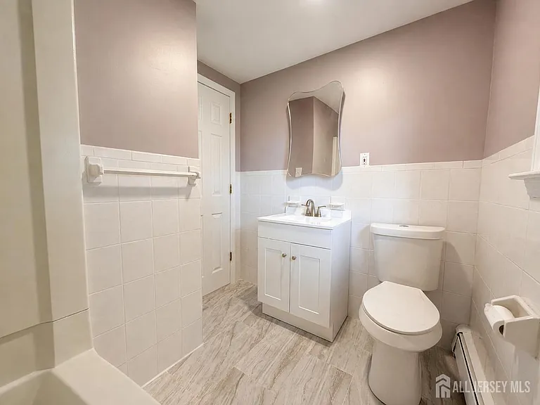 580 Village Rd W — Photo 28