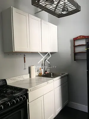 Rented by Yaffa Realty LLC | media 18