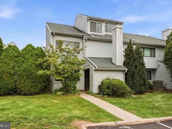 208 Concord Dr #110, Harleysville, PA 19438