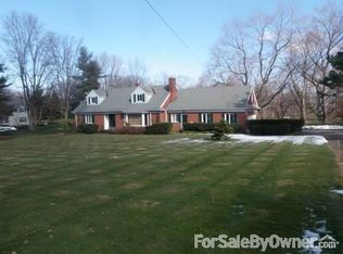 190 Sterncrest Dr, Moreland Hills, OH 44022