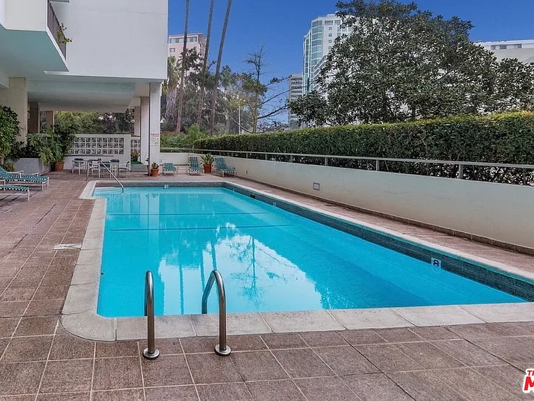10433 Wilshire Blvd #407 — Photo 8