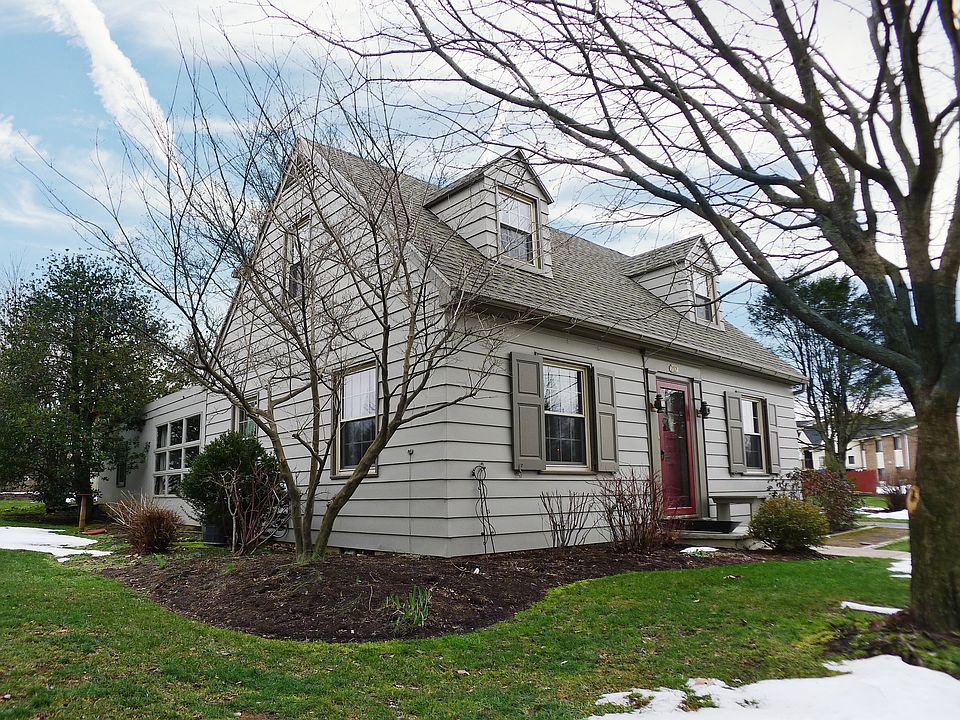 1st image of 212 W Conestoga St