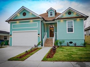 312 Bear Dr, Arabi, LA 70032