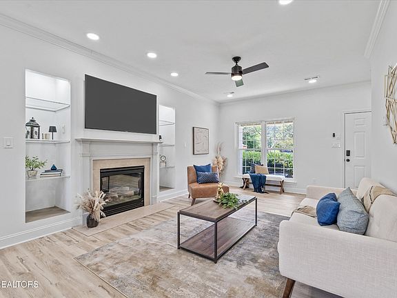 2nd image of 6729 Maple Creek Way