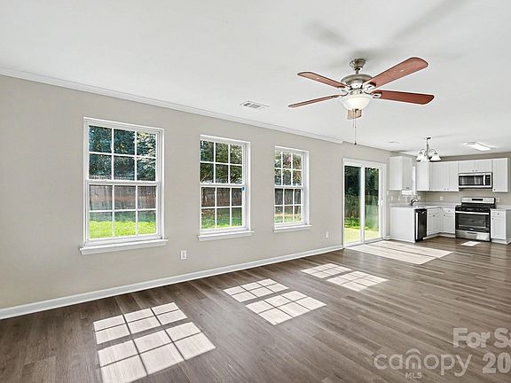 4th image of 9828 Aventide Ln