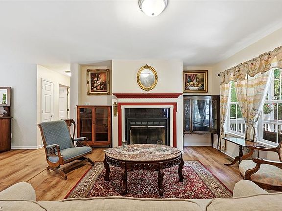 3rd image of 212 Lake View Dr