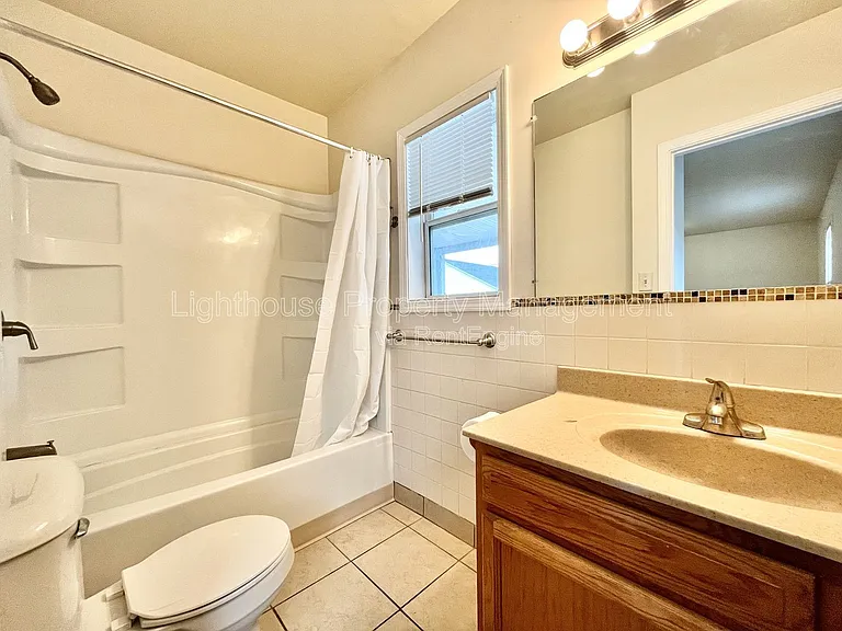 1656 Fremont Ave NW — Photo 13