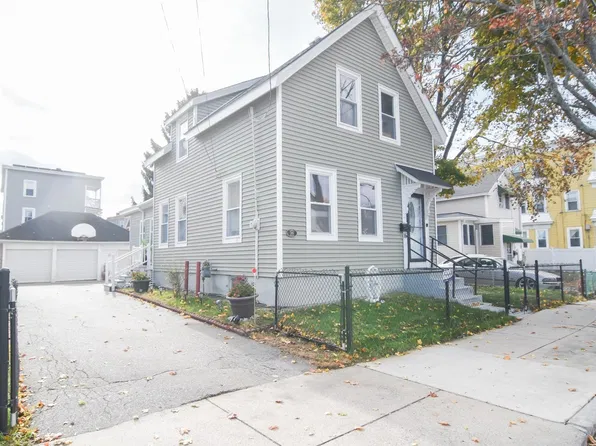 16 Dracut St, Lawrence, MA 01843