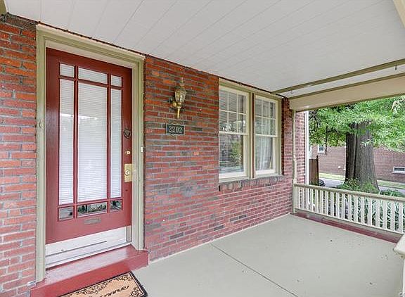 3rd image of 2202 Maplewood Ave