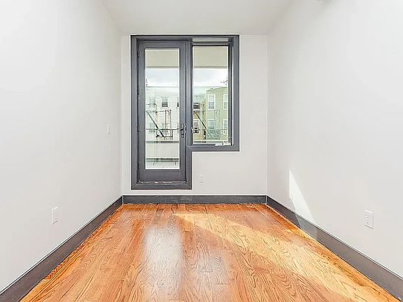 3rd image of 893 Willoughby Ave #3C