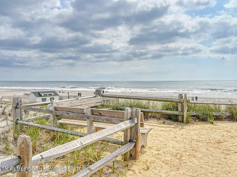 30 M St #SUMMER RENTAL — Photo 35