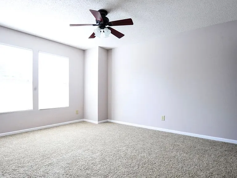 4182 Fletcher Dr — Photo 22
