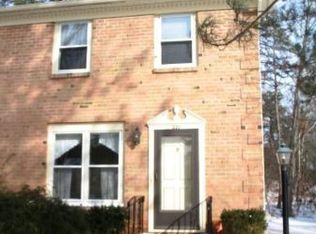 220 Point Of Woods Dr, Albany, NY 12203