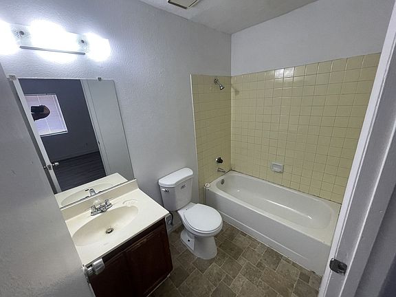 3rd image of 2883 Wheelwright Dr Unit 6-B