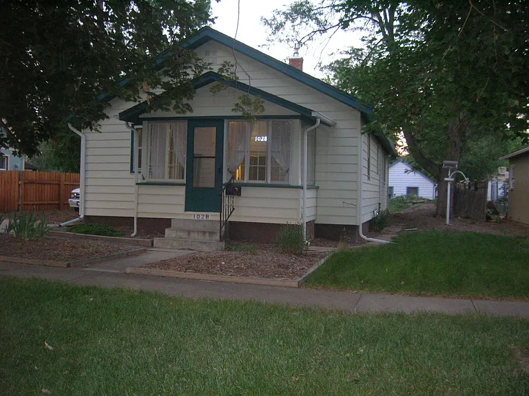 1028 Bross St — Photo 1