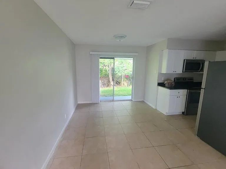 242 SE 24th Ave — Photo 5