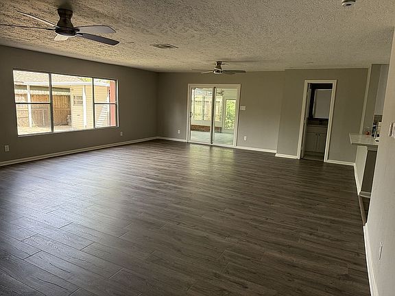 Family+entry into 1/2 bath  