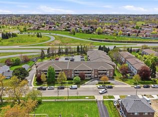 416 Limeridge Rd E #303, Hamilton, ON L9A2S7