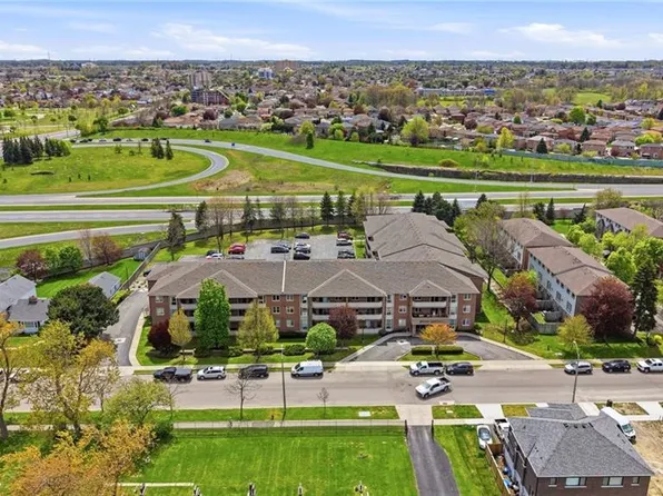 416 Limeridge Rd E #303, Hamilton, ON L9A 2S7