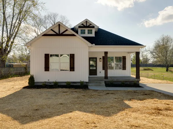 4292 Church St, Greenbrier, TN 37073