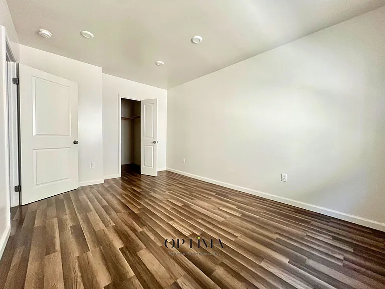 4020 Stevely Ave — Photo 5
