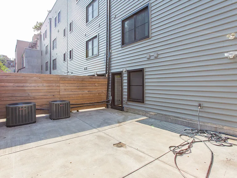 2545-47 Montrose St #AA — Photo 22