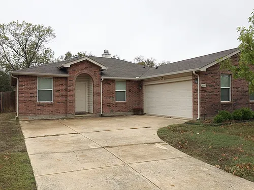 2805 Cameron Way Photo 1
