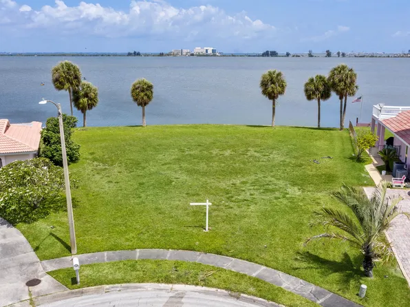 161 Saint Croix Ave, Cocoa Beach, FL 32931