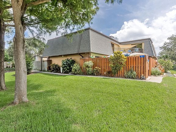 2nd image of 31 Cedar Dunes Dr