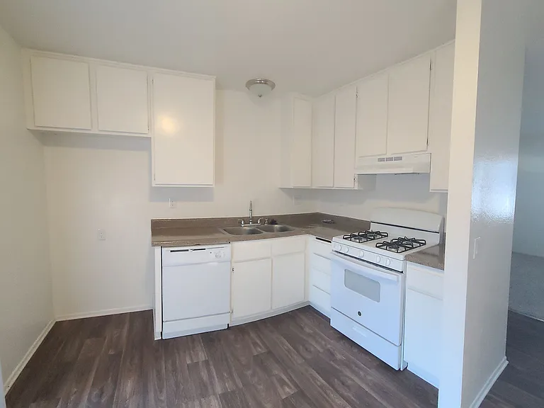 Summit Place Apartments — Photo 5