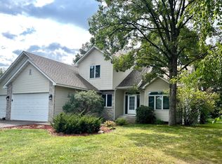 6139 Glacier Dr, North Branch, MN 55056