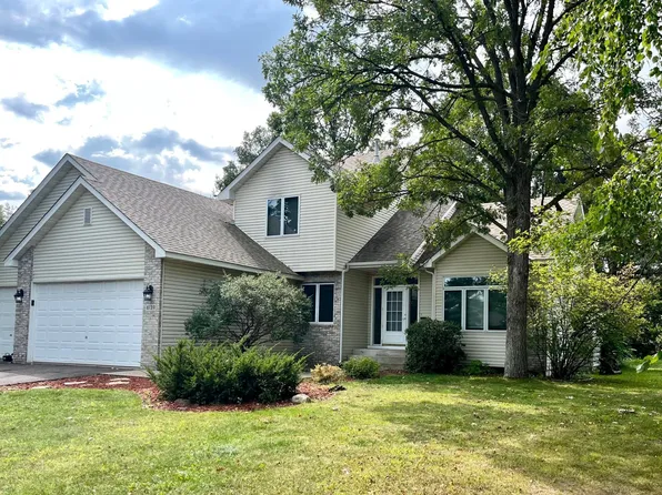 6139 Glacier Dr, North Branch, MN 55056