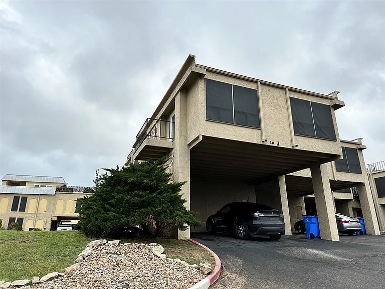5916 Lago Vista Way #B-10 — Photo 4