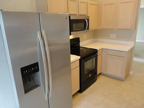 4 bed, 2.0 bath, 1665 sqft, $2,335 — Photo 3