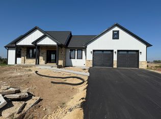 192 Antoine St, Mineral Point, WI 53565