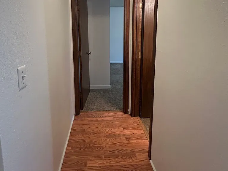 549-599 Greenwood Dr NE — Photo 8