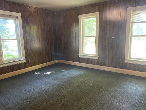 5th image of 736 Jackson St