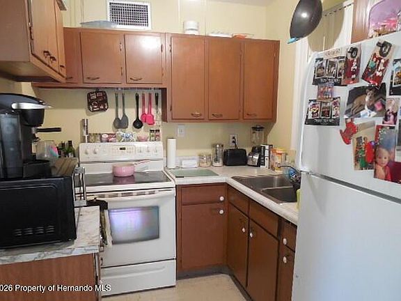 4th image of 1204 Academy Ave